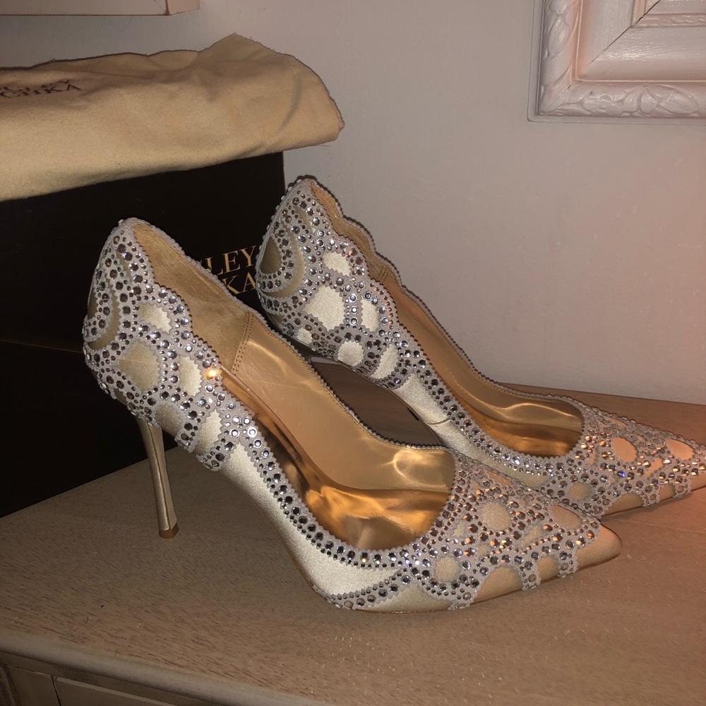 Badgley Mischka, Rouge (Bridal Shoes) size 8